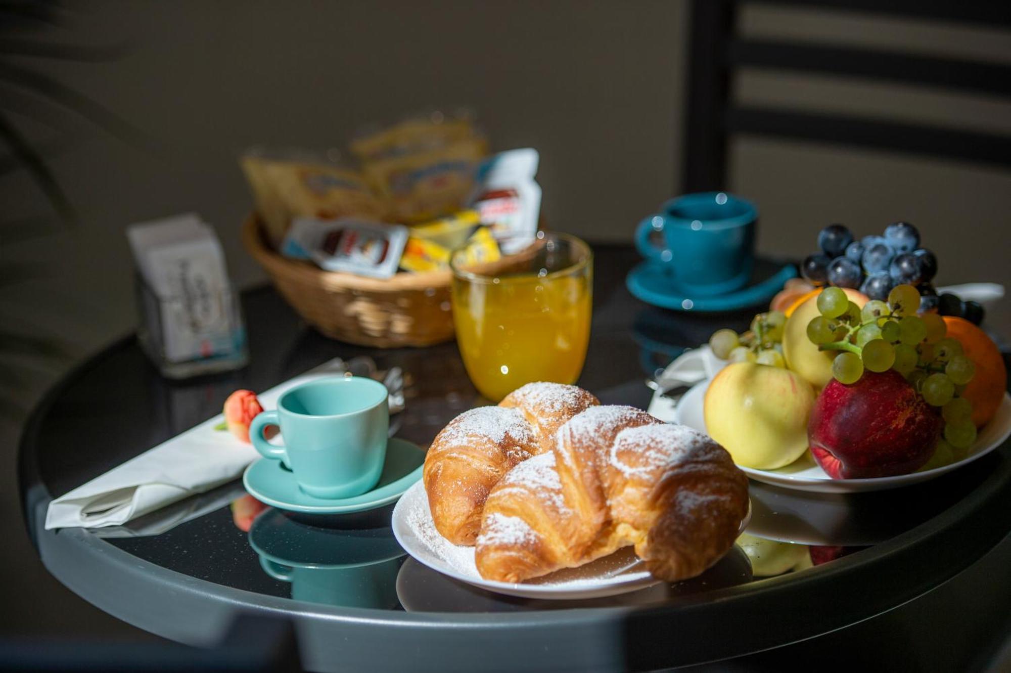 アジェーロラ Raggio Di Sole Bed & Breakfast エクステリア 写真